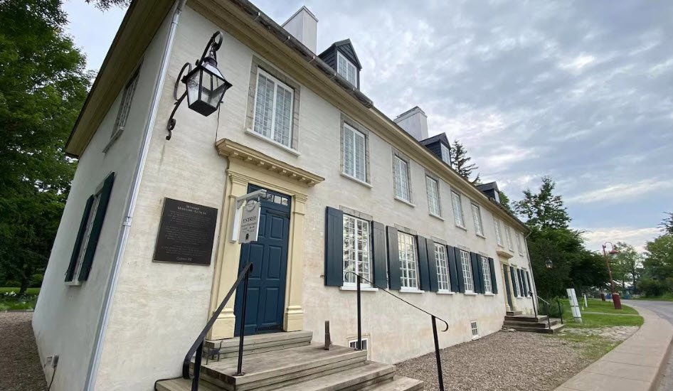 Mauvide-Genest Manor, Canada